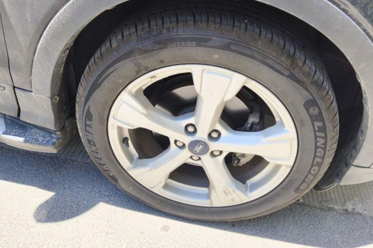 Used Ford Kuga 2017 EcoBoost 180 Two-Wheel-Drive Tiger Leap Model Right Front Wheel Hub