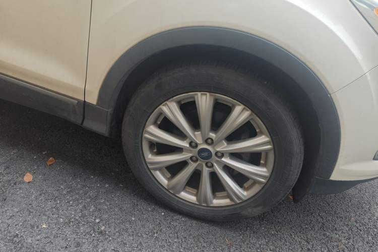 Used Ford Kuga 2017 EcoBoost 180 Two-Wheel-Drive Luxury Wing Edition Right Front Wheel Hub