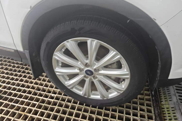 Used Ford Kuga 2017 EcoBoost 180 Four-Wheel Drive Luxury Wing Model Right Front Wheel Hub