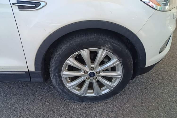 Used Ford Kuga 2017 EcoBoost 245 4x4 Prestige Edition Right Front Wheel Hub