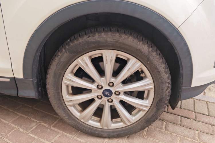 Used Ford Kuga 2017 EcoBoost 245 4x4 Prestige Edition Right Front Wheel Hub