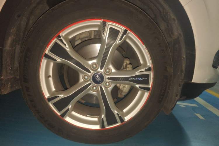 Used Ford Kuga 2017 EcoBoost 180 Two-Wheel-Drive Tiger Leap Model Right Front Wheel Hub