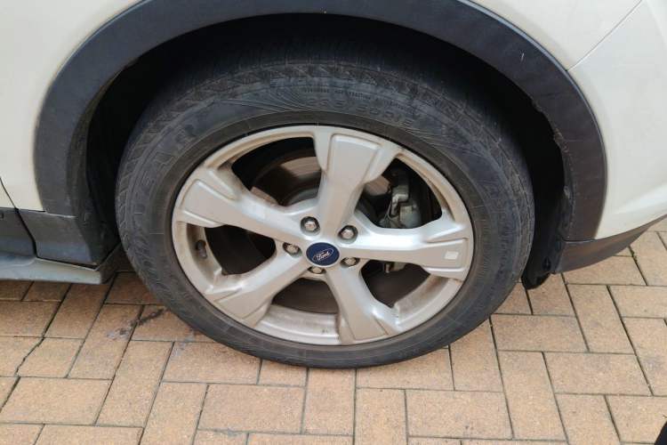 Used Ford Kuga 2017 EcoBoost 180 Two-Wheel-Drive Tiger Leap Model Right Front Wheel Hub
