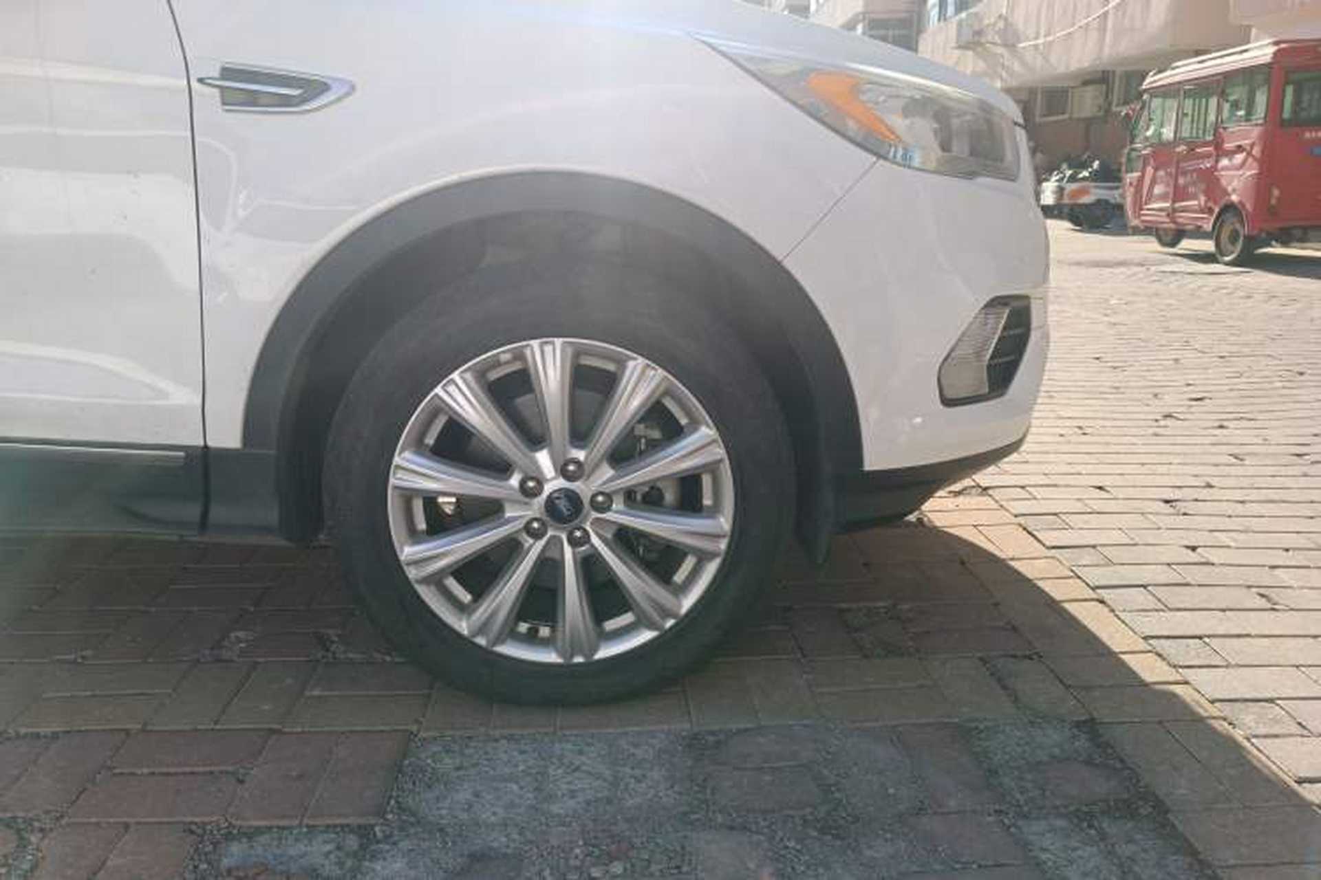Used Ford Kuga 2017 EcoBoost 180 Four-Wheel Drive Luxury Wing Model Right Front Wheel Hub