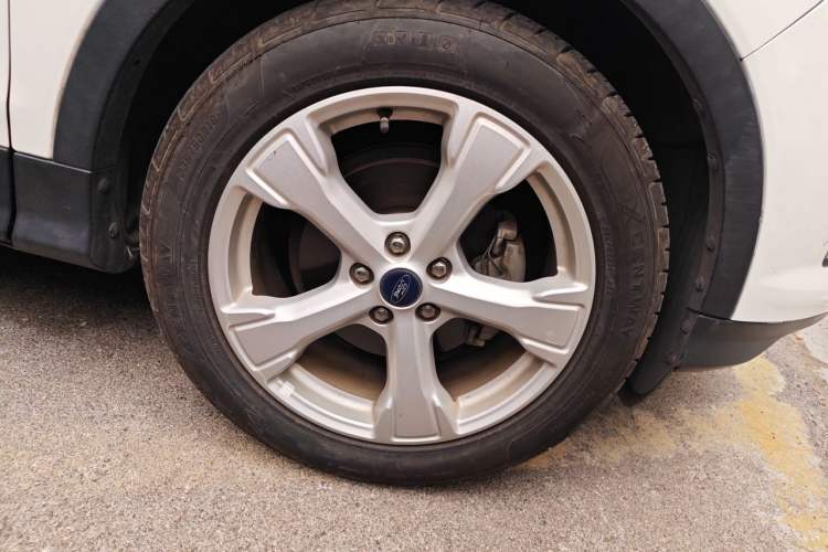 Used Ford Kuga 2017 EcoBoost 180 Two-Wheel-Drive Elite Trim Right Front Wheel Hub
