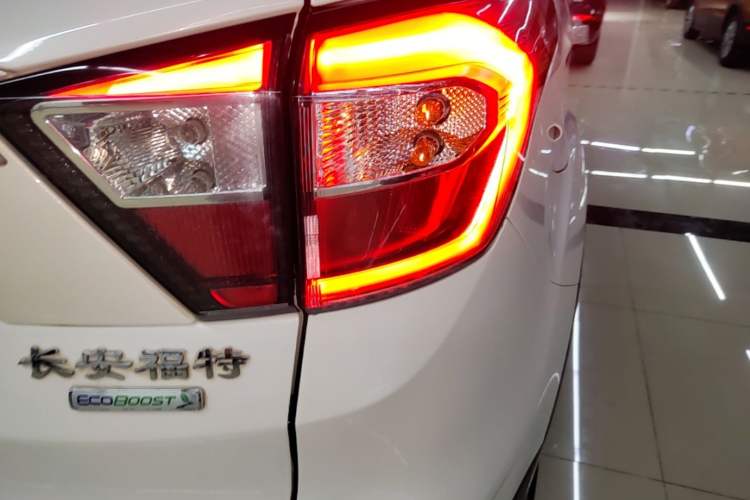 Used Ford Kuga 2017 EcoBoost 180 Two-Wheel-Drive Elite Trim Right Rear Taillight