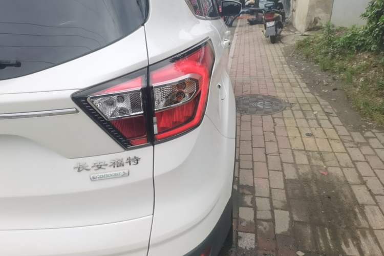 Used Ford Kuga 2017 EcoBoost 180 Two-Wheel-Drive Luxury Wing Edition Right Rear Taillight