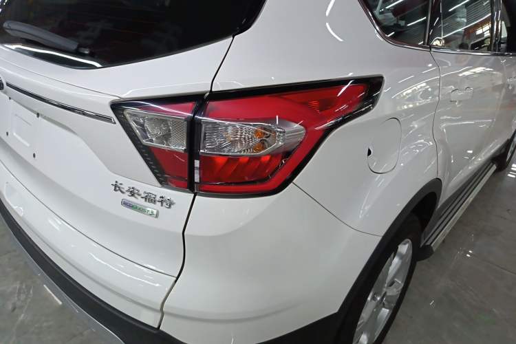 Used Ford Kuga 2017 EcoBoost 180 Two-Wheel-Drive Platinum Edition Right Rear Taillight
