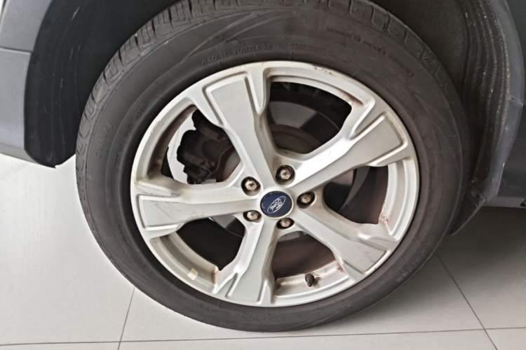 Used Ford Kuga 2017 EcoBoost 180 Two-Wheel-Drive Tiger Leap Model Right Rear Wheel Hub