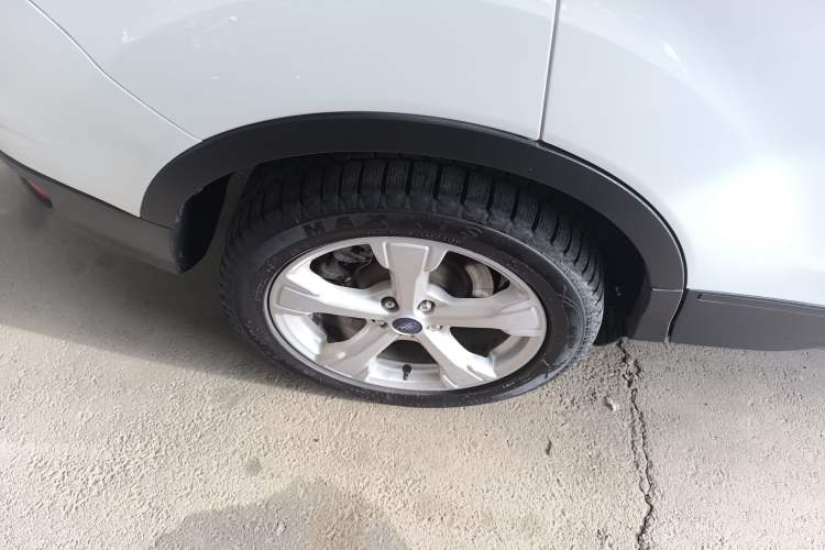 Used Ford Kuga 2017 EcoBoost 245 Four-Wheel Drive Platinum Edition Right Rear Wheel Hub