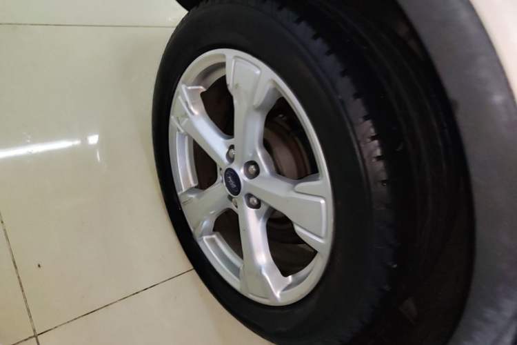 Used Ford Kuga 2017 EcoBoost 180 Two-Wheel-Drive Elite Trim Right Rear Wheel Hub