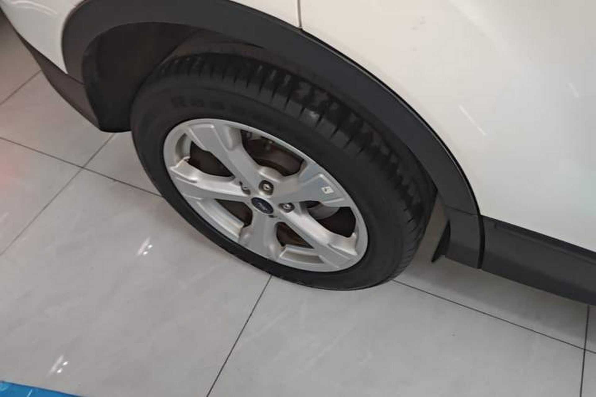 Used Ford Kuga 2017 EcoBoost 180 Two-Wheel-Drive Platinum Edition Right Rear Wheel Hub
