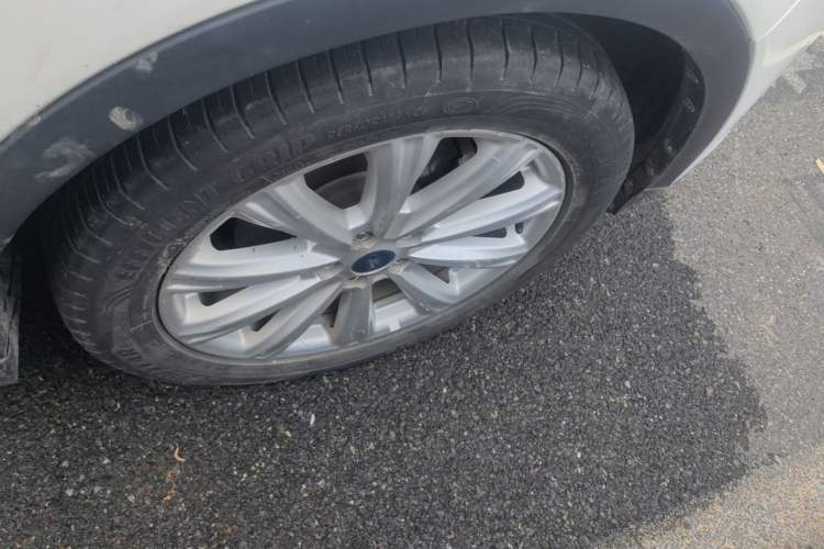 Used Ford Kuga 2017 EcoBoost 180 Two-Wheel-Drive Luxury Wing Edition Right Rear Wheel Hub