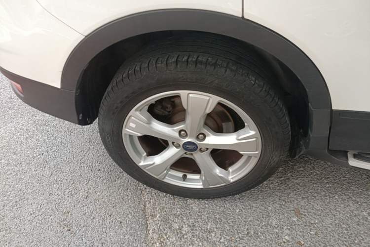 Used Ford Kuga 2017 EcoBoost 180 Two-Wheel-Drive Tiger Leap Model Right Rear Wheel Hub