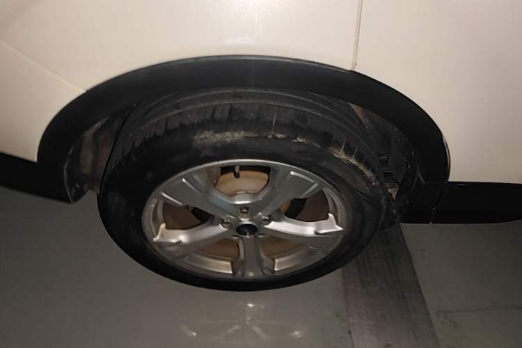 Used Ford Kuga 2017 EcoBoost 180 Two-Wheel-Drive Tiger Leap Model Right Rear Wheel Hub