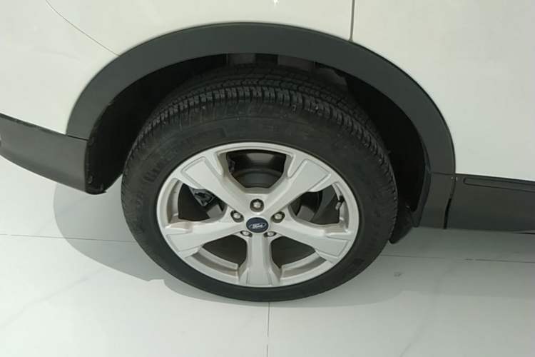 Used Ford Kuga 2017 EcoBoost 180 Two-Wheel-Drive Tiger Leap Model Right Rear Wheel Hub