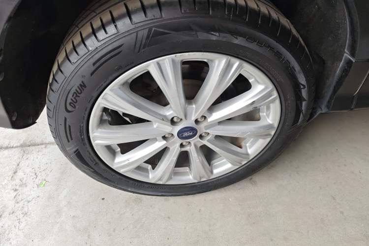 Used Ford Kuga 2017 EcoBoost 245 4x4 Prestige Edition Right Rear Wheel Hub