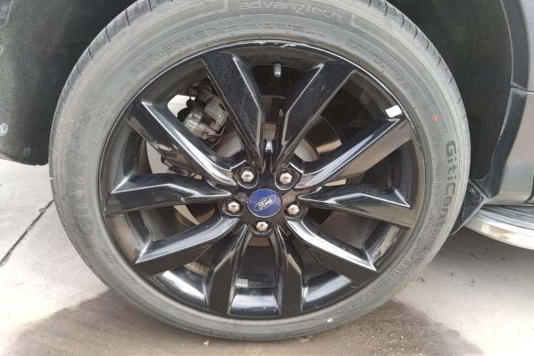 Used Ford Kuga 2017 EcoBoost 245 Four-Wheel-Drive Sport Model Right Rear Wheel Hub