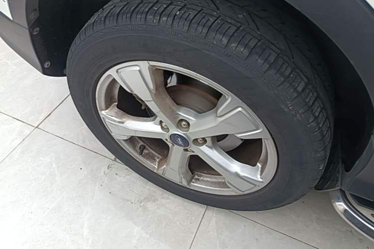 Used Ford Kuga 2017 EcoBoost 245 Four-Wheel Drive Platinum Edition Right Rear Wheel Hub