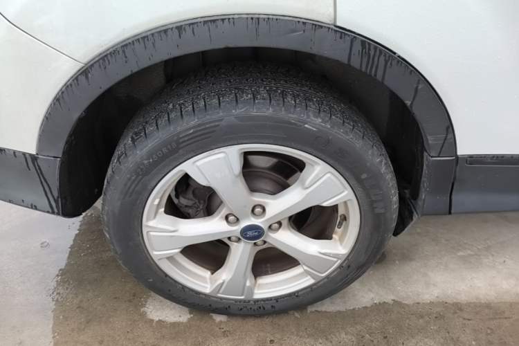 Used Ford Kuga 2017 EcoBoost 245 Four-Wheel Drive Platinum Edition Right Rear Wheel Hub