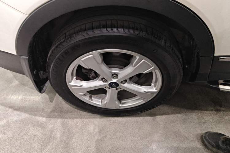 Used Ford Kuga 2017 EcoBoost 180 Two-Wheel-Drive Tiger Leap Model Right Rear Wheel Hub