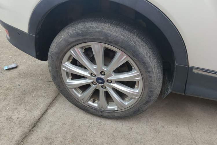 Used Ford Kuga 2017 EcoBoost 180 Four-Wheel Drive Titanium Edition Right Rear Wheel Hub
