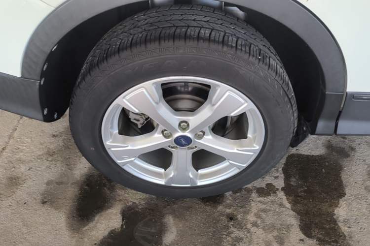 Used Ford Kuga 2017 EcoBoost 180 Two-Wheel-Drive Elite Trim Right Rear Wheel Hub