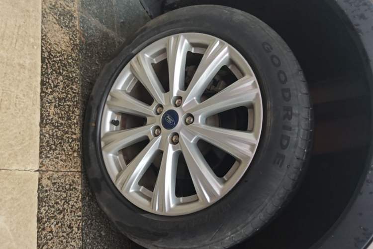 Used Ford Kuga 2017 EcoBoost 180 Two-Wheel-Drive Luxury Wing Edition Right Rear Wheel Hub