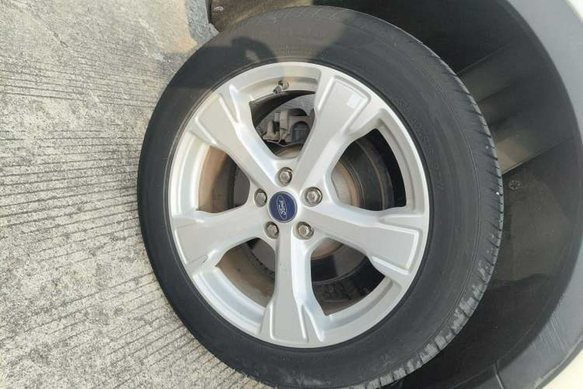 Used Ford Kuga 2017 EcoBoost 180 Two-Wheel-Drive Platinum Edition Right Rear Wheel Hub
