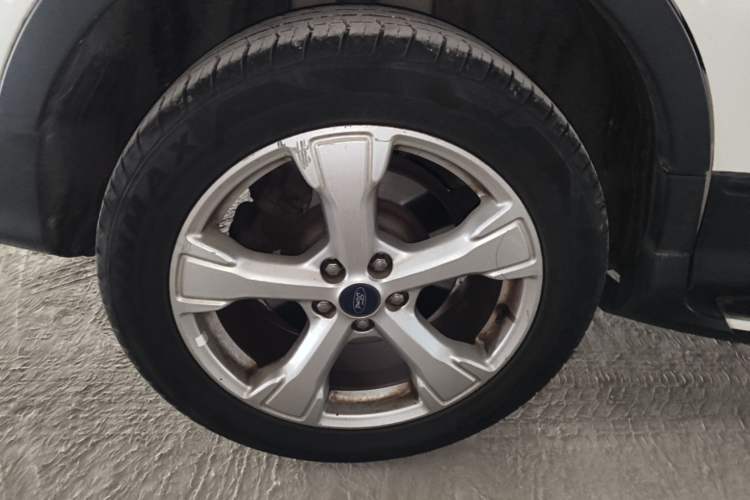 Used Ford Kuga 2017 EcoBoost 180 Two-Wheel-Drive Platinum Edition Right Rear Wheel Hub