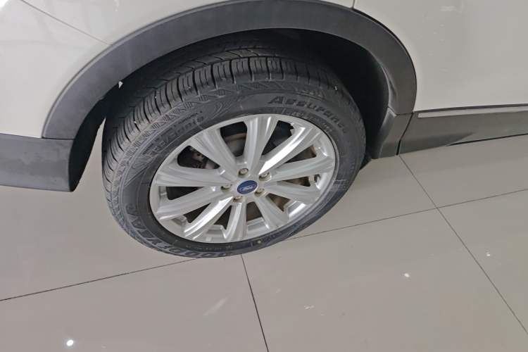 Used Ford Kuga 2017 EcoBoost 180 Two-Wheel-Drive Luxury Wing Edition Right Rear Wheel Hub
