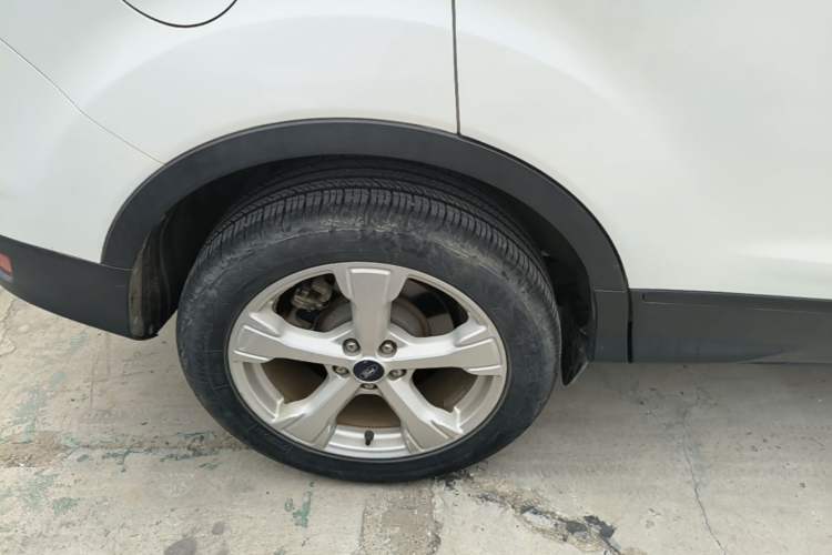 Used Ford Kuga 2017 EcoBoost 180 Two-Wheel-Drive Tiger Leap Model Right Rear Wheel Hub