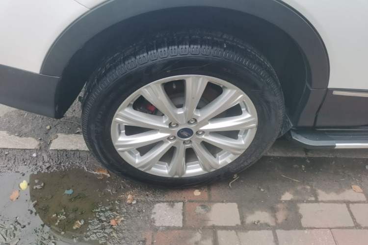 Used Ford Kuga 2017 EcoBoost 180 Two-Wheel-Drive Luxury Wing Edition Right Rear Wheel Hub