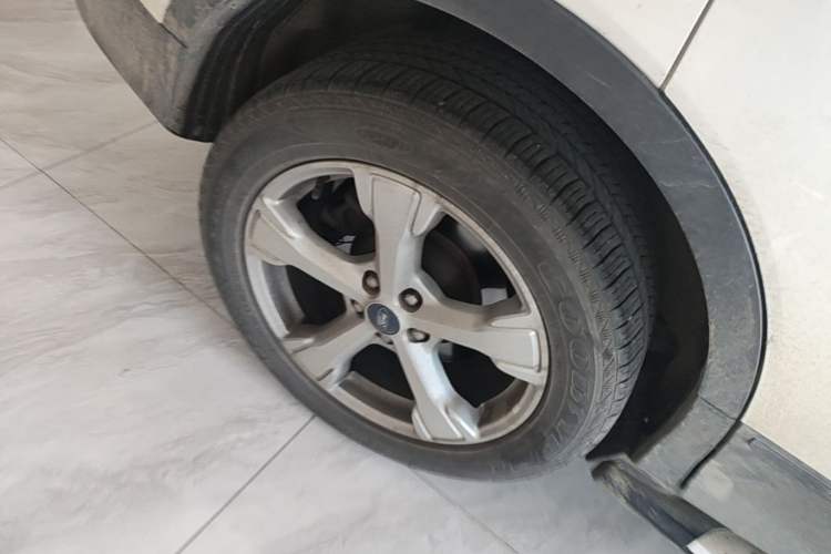 Used Ford Kuga 2017 EcoBoost 180 Two-Wheel-Drive Platinum Edition Right Rear Wheel Hub