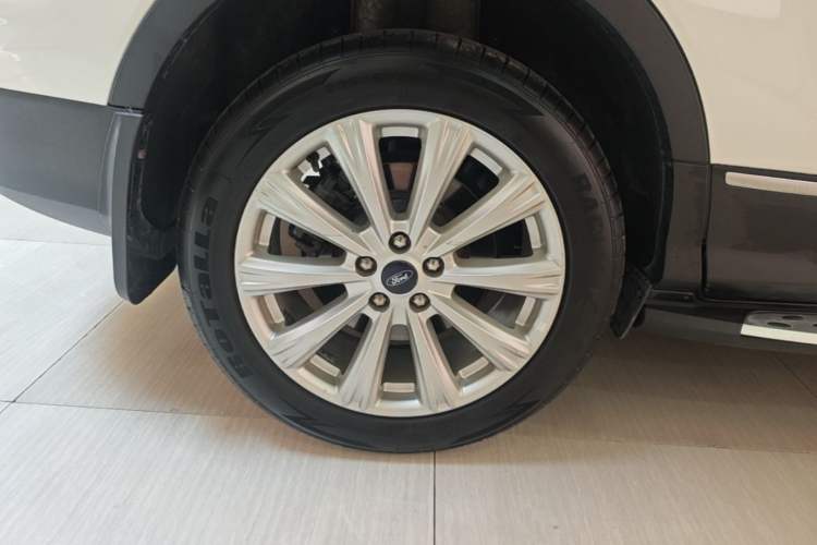 Used Ford Kuga 2017 EcoBoost 180 Two-Wheel-Drive Luxury Wing Edition Right Rear Wheel Hub