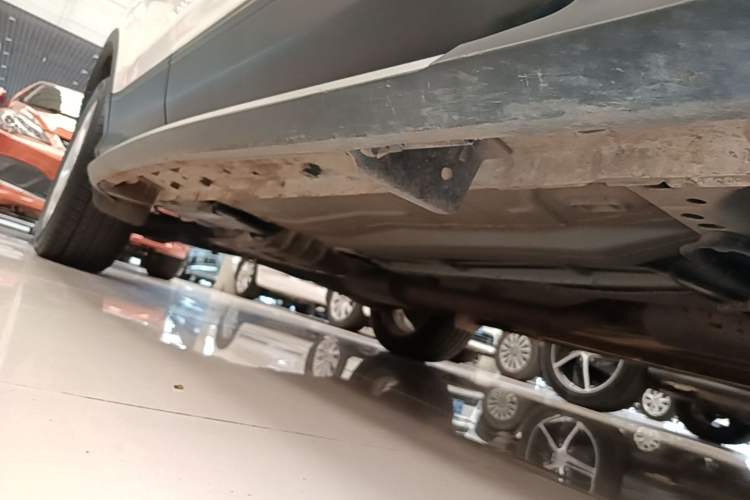 Used Ford Kuga 2017 EcoBoost 180 Two-Wheel-Drive Tiger Leap Model Right Side Sill