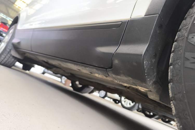Used Ford Kuga 2017 EcoBoost 245 Four-Wheel Drive Platinum Edition Right Side Sill