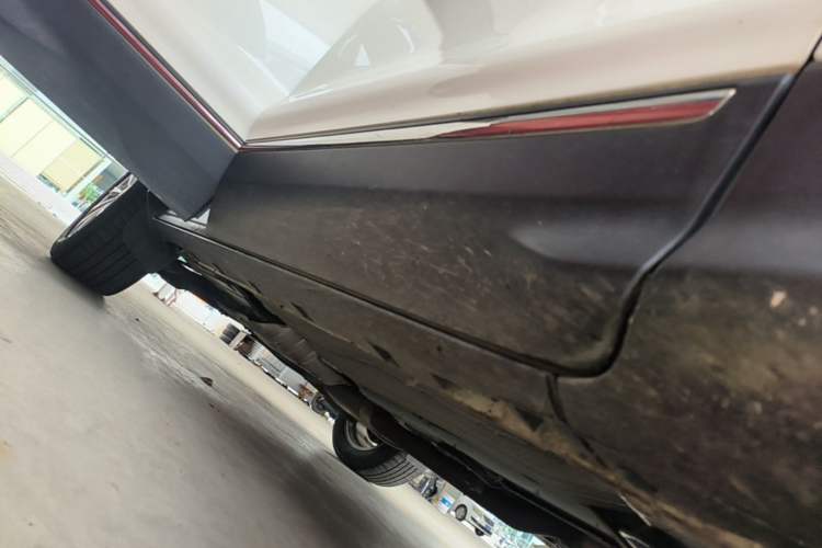 Used Ford Kuga 2017 EcoBoost 245 4x4 Prestige Edition Right Side Sill