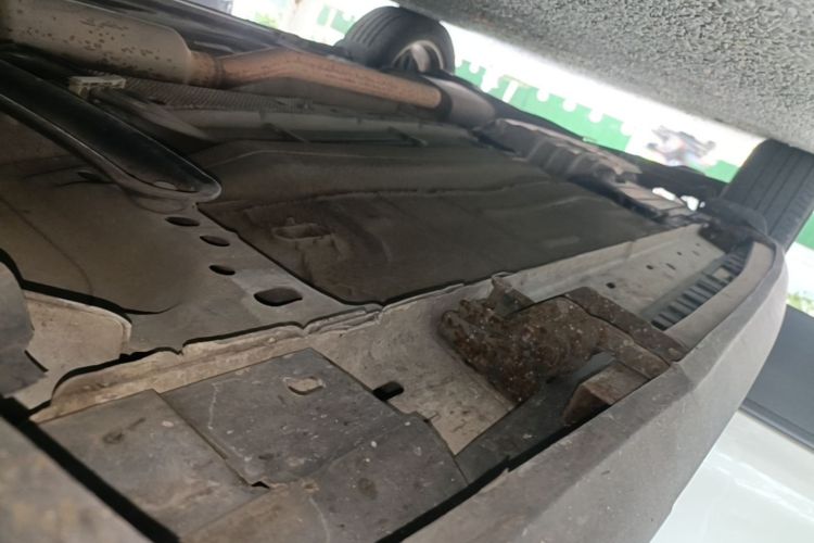 Used Ford Kuga 2017 EcoBoost 180 Two-Wheel-Drive Tiger Leap Model Right Side Sill