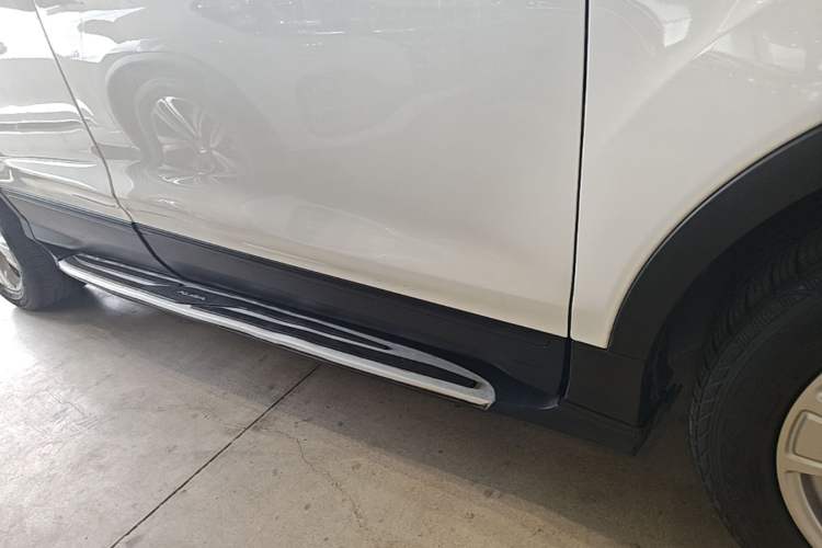 Used Ford Kuga 2017 EcoBoost 180 Two-Wheel-Drive Elite Trim Right Side Sill