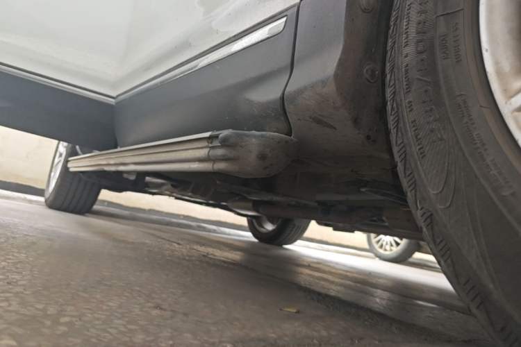 Used Ford Kuga 2017 EcoBoost 245 4x4 Prestige Edition Right Side Sill