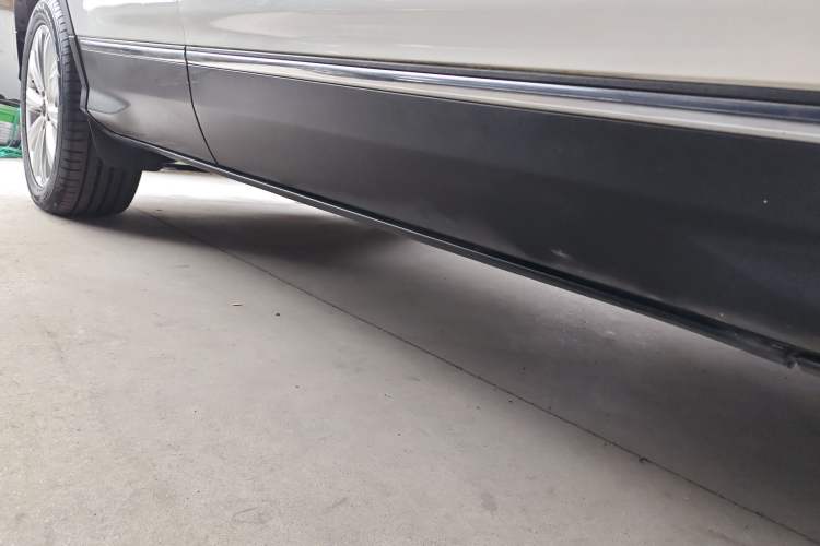 Used Ford Kuga 2017 EcoBoost 245 4x4 Prestige Edition Right Side Sill