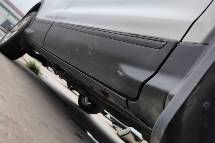 Used Ford Kuga 2017 EcoBoost 245 Four-Wheel Drive Platinum Edition Right Side Sill