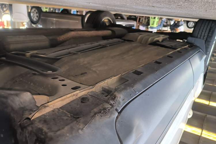 Used Ford Kuga 2017 EcoBoost 180 Two-Wheel-Drive Elite Trim Right Side Sill