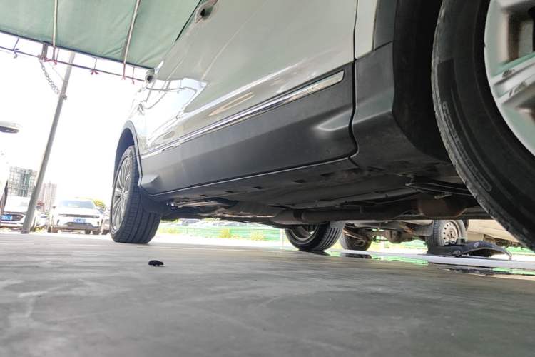 Used Ford Kuga 2017 EcoBoost 245 4x4 Prestige Edition Right Side Sill