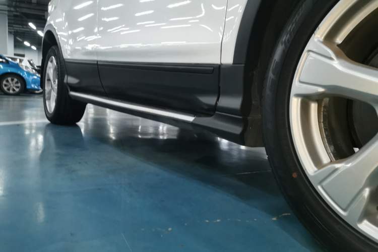 Used Ford Kuga 2017 EcoBoost 180 Two-Wheel-Drive Elite Trim Right Side Sill