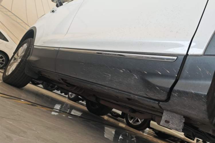 Used Ford Kuga 2017 EcoBoost 245 4x4 Prestige Edition Right Side Sill