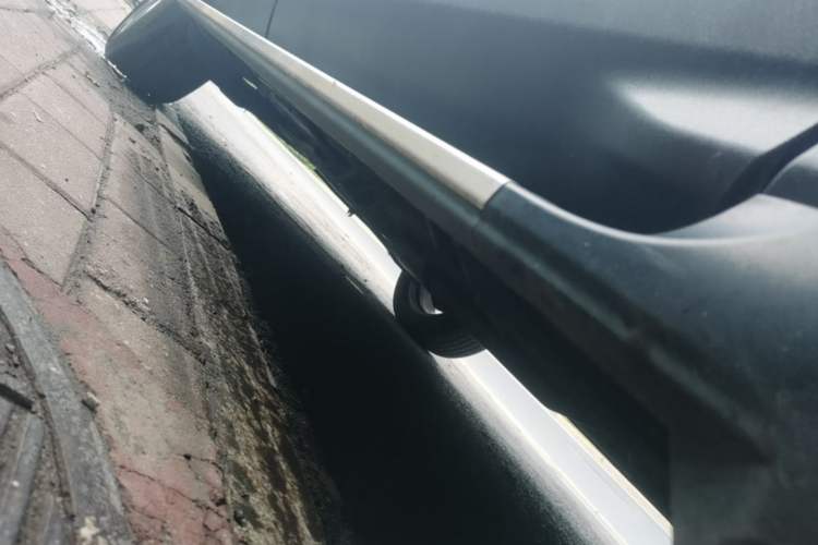 Used Ford Kuga 2017 EcoBoost 180 Two-Wheel-Drive Luxury Wing Edition Right Side Sill