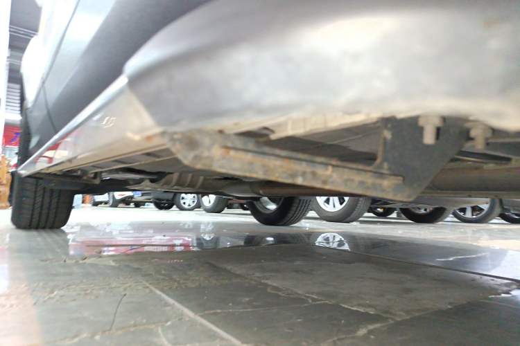 Used Ford Kuga 2017 EcoBoost 180 Two-Wheel-Drive Platinum Edition Right Side Sill