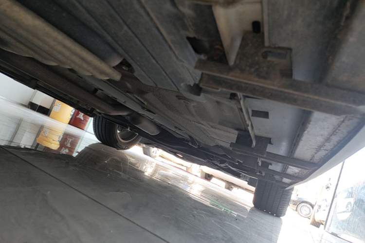 Used Ford Kuga 2017 EcoBoost 180 Two-Wheel-Drive Platinum Edition Right Side Sill
